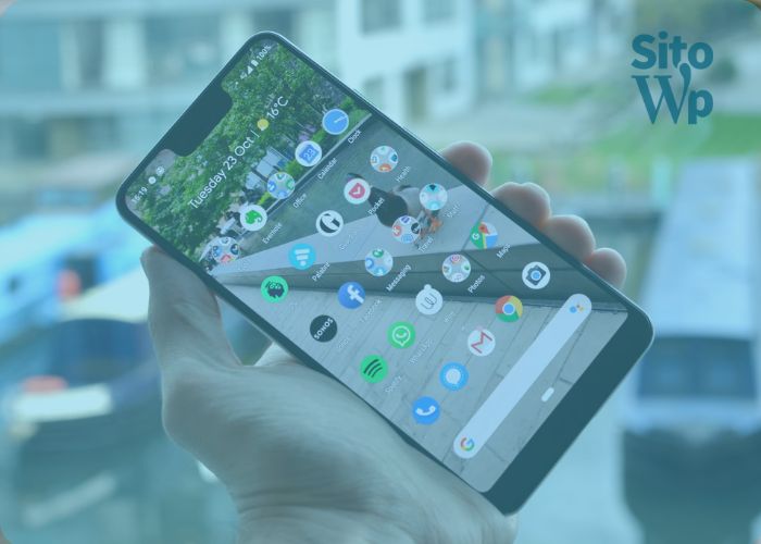 Smartphone Google Pixel in mostra sulla mano di una persona.