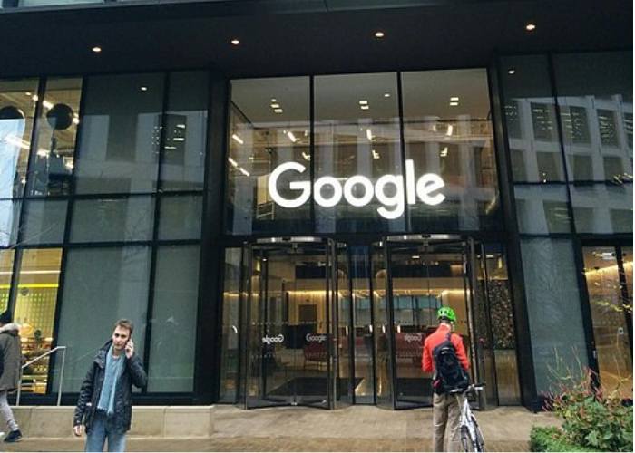 Ingresso dell'edificio in cui si trovano Google e la sua controllata Deep Mind, al 6 di Pancras Square, Londra.