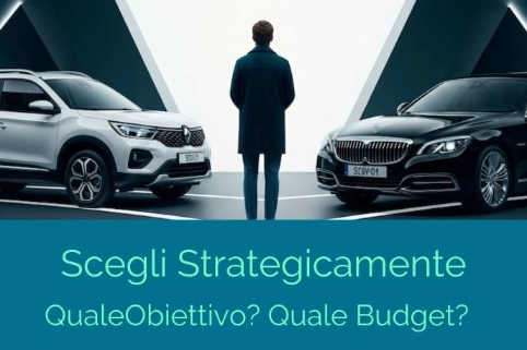 Una persona di fronte a due auto molto diverse: una rappresenta la soluzione efficiente e intelligente (la "Polo"), l'altra la soluzione performante e su misura (la "Mercedes"). La fotografia è pulita, professionale e mette in scena il momento della decisione strategica.